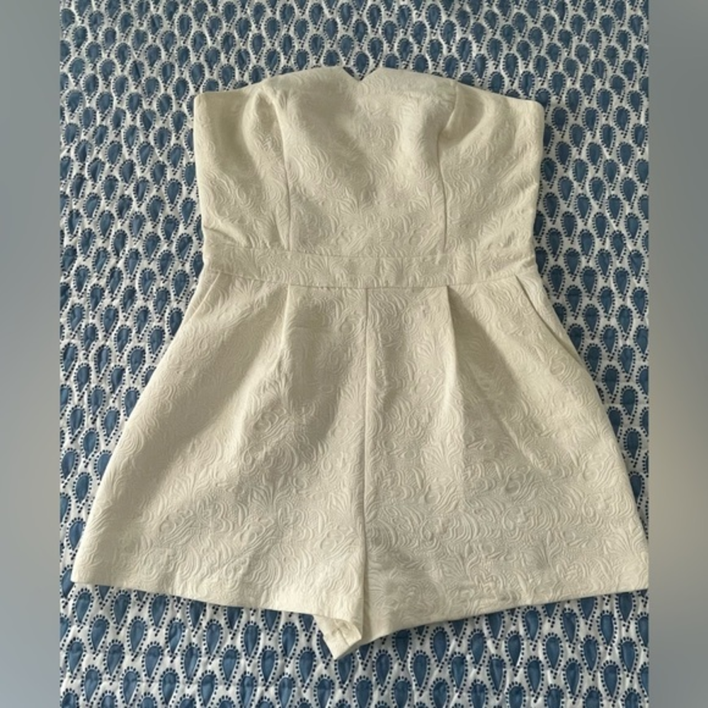 Forever 21‎ Creamy White Damask Strapless Romper Size Large